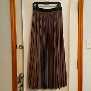 Elegant Pleated Maxi Skirt
